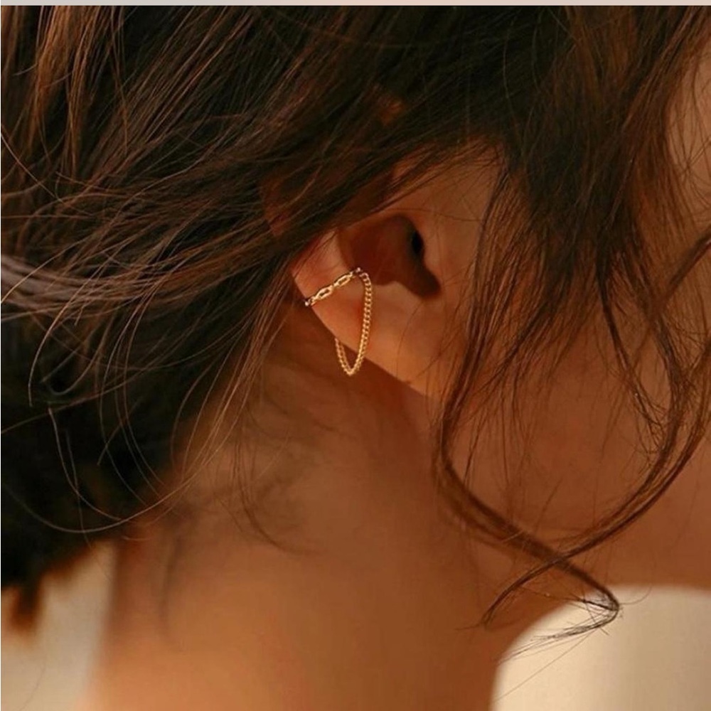 Ear cuff